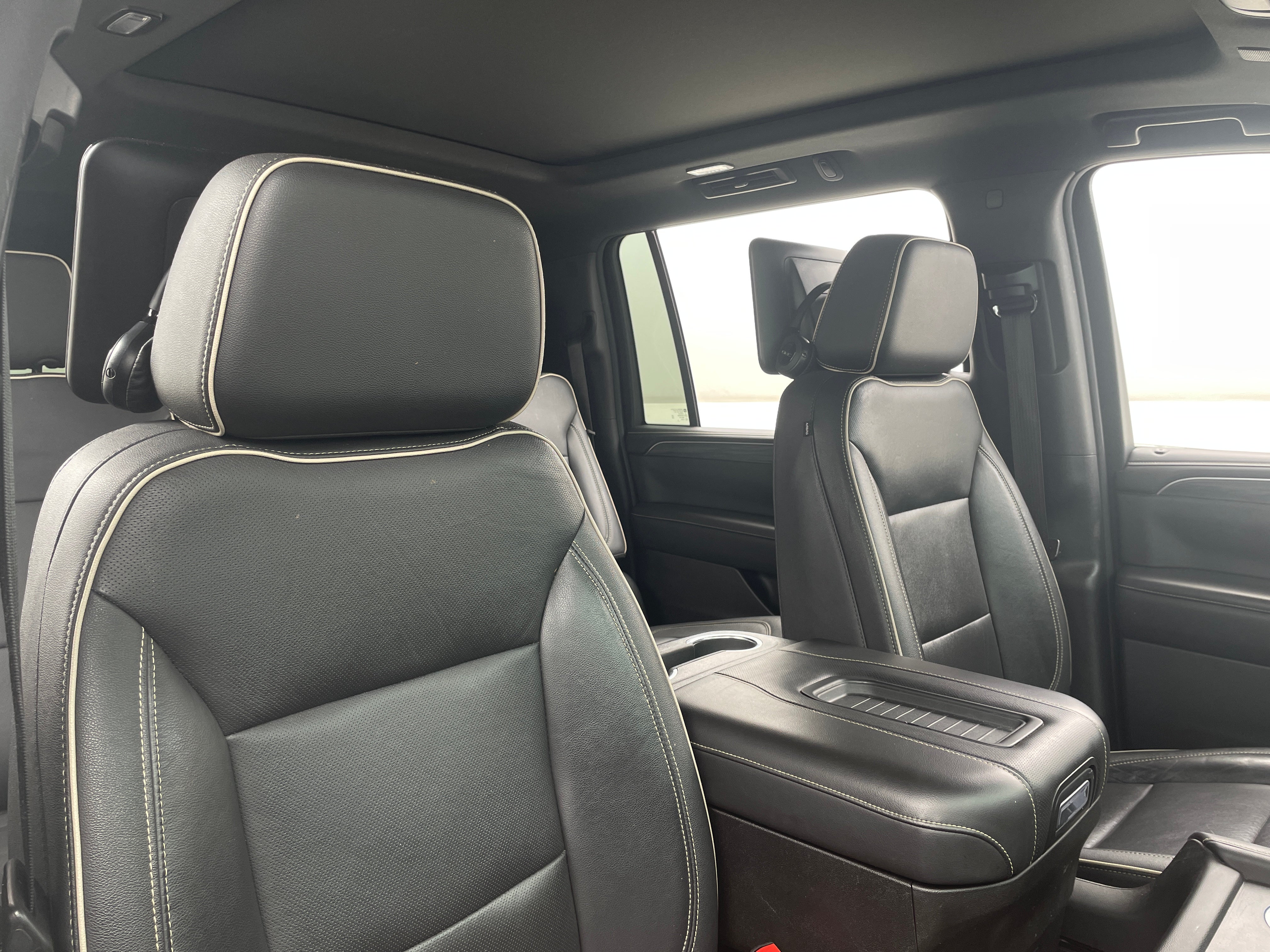 gmc yukon xl 2021 1GKS1GKD2MR300952 image gmc yukon xl 2021 1GKS1GKD2MR300952 image